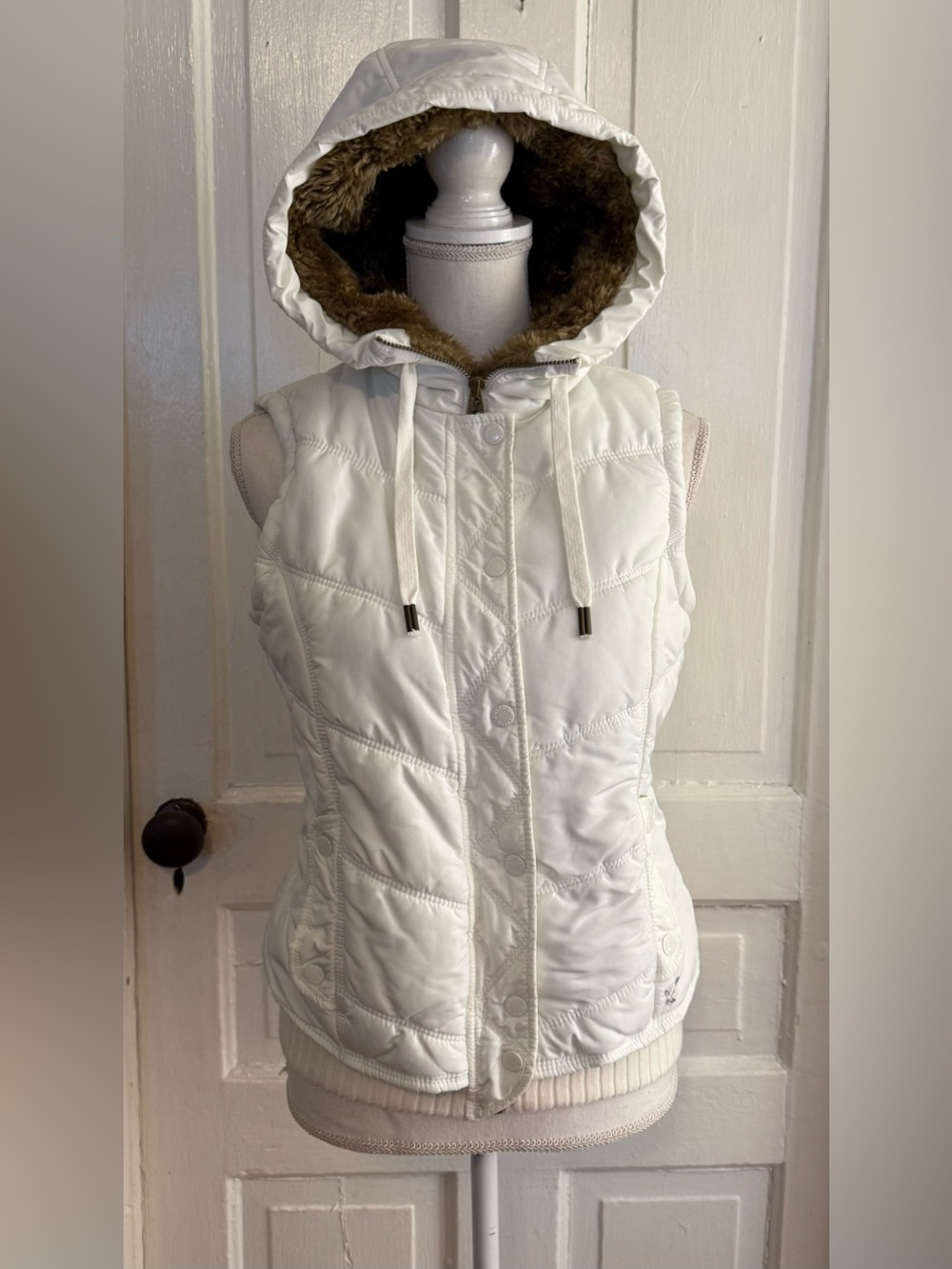 American Eagle Outfitters Faux Fur Women's Hooded Puffer Vest